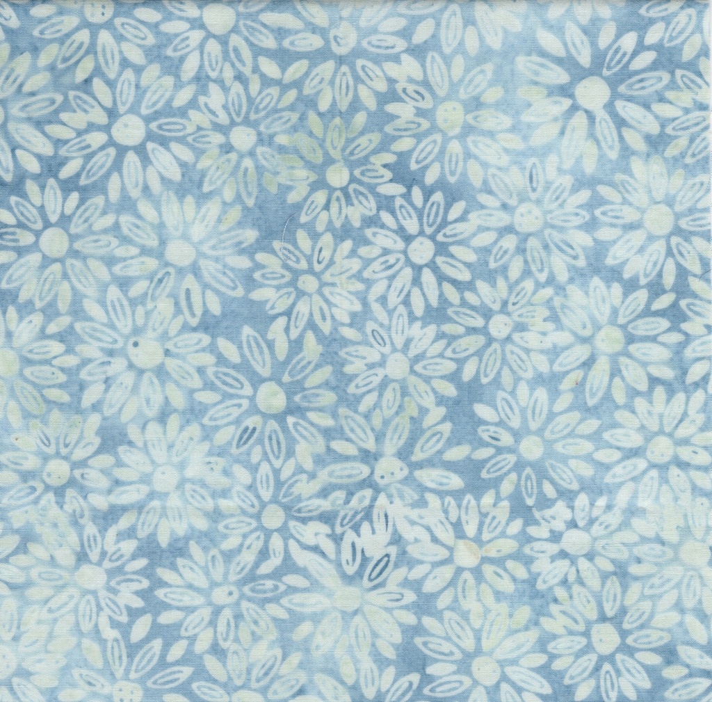 922506505 / Medium Daisies Blue Bluebelle